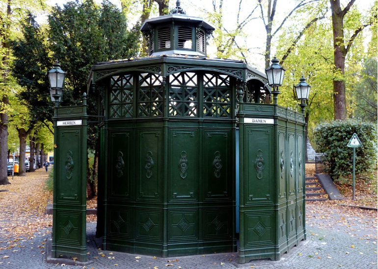 Ajalooline Berliinis asuv avalik WC naistele ja meestele.