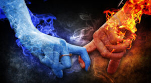 Kaks kätt, üks sinises aurus ja teine punastes leekides üksteisest kinni hoidmas.